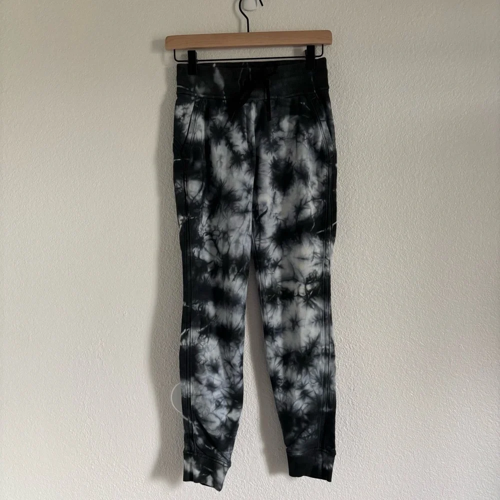 Lululemon Women's Size 2 Multicolor Tie Dye Jogger Pants